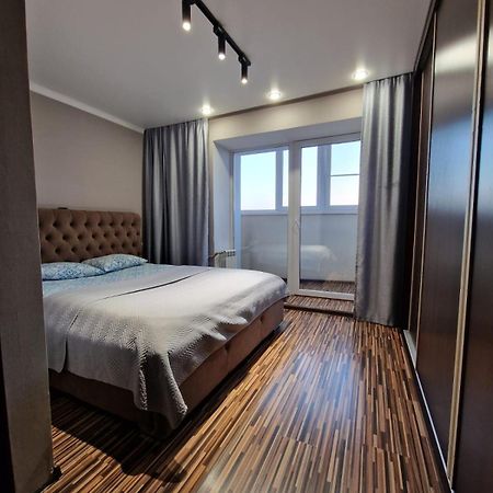 Apartment On Republic Square Ustʼ-Kamenogorsk Exteriér fotografie